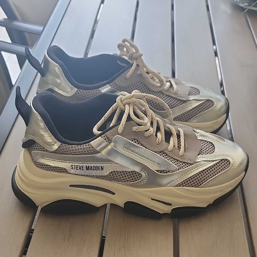 Steve Madden Stylish Metallic and Beige Sneakers - Picture 5 of 10